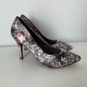 BRUNO BANANI Floral Grey Pointy Toe Size 37 (US 6.5) High Heel Shoes